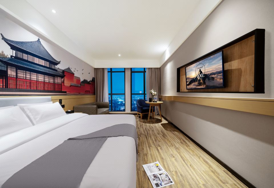 设计师优享大床房（智能客控+落地大窗+遮光窗帘）