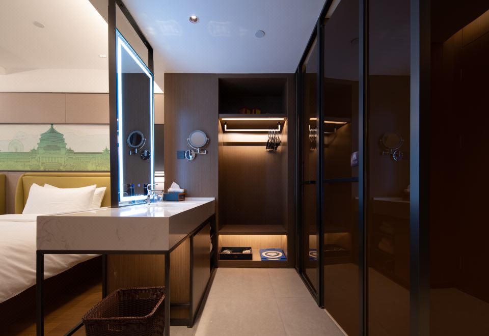 豪华商务大床房（手机电视投屏+Minibar）