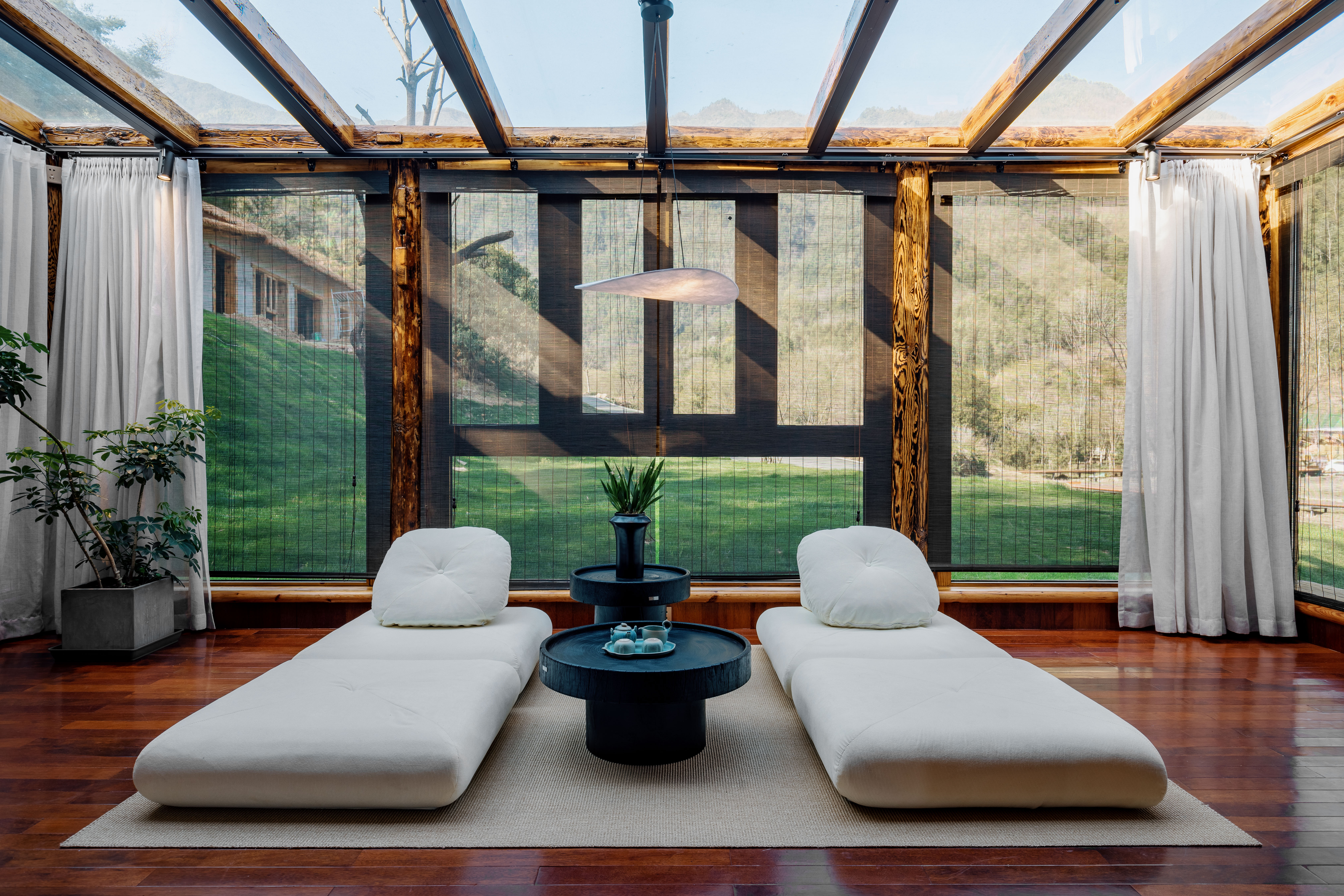 轻奢阳光壁炉大床房