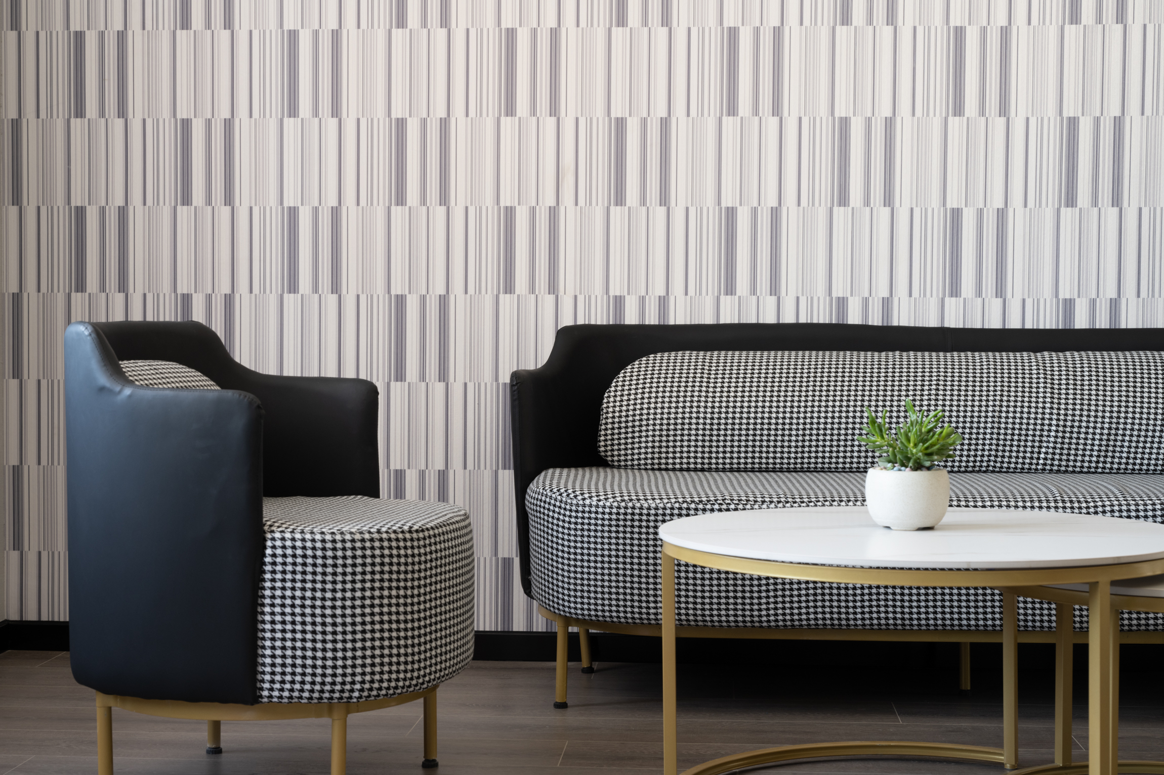 MOMO亲子套房（智能投屏+小冰箱+金可儿床垫+Acca Kappa洗护用品）