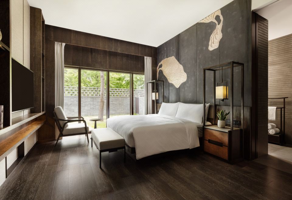 JW Marriott Hotel QufuLuxury Courtyard Suite ,1 King Bed