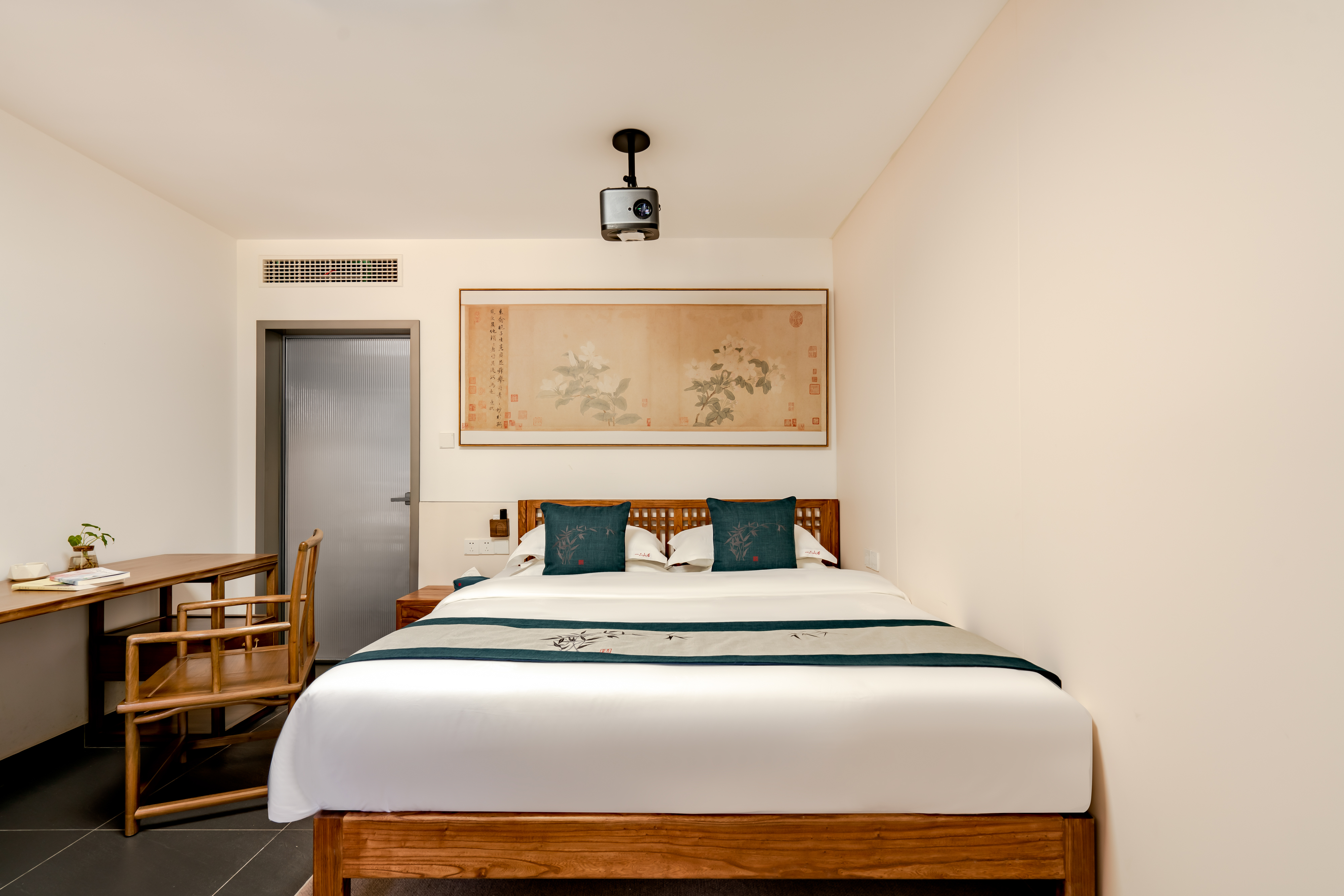 新雨·大床房（全屋暖气+巨幕投影+戴森吹风机）