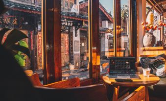 Lijiang Huamian Homestay Hotel