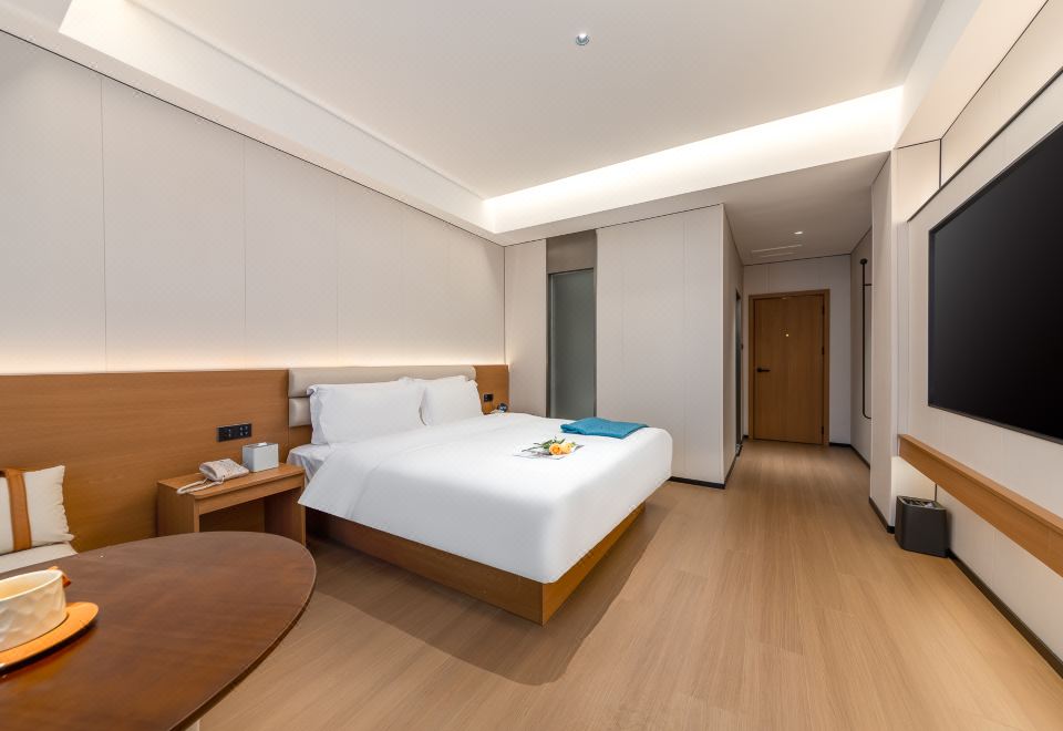 City View Wisdom Queen Bed Room