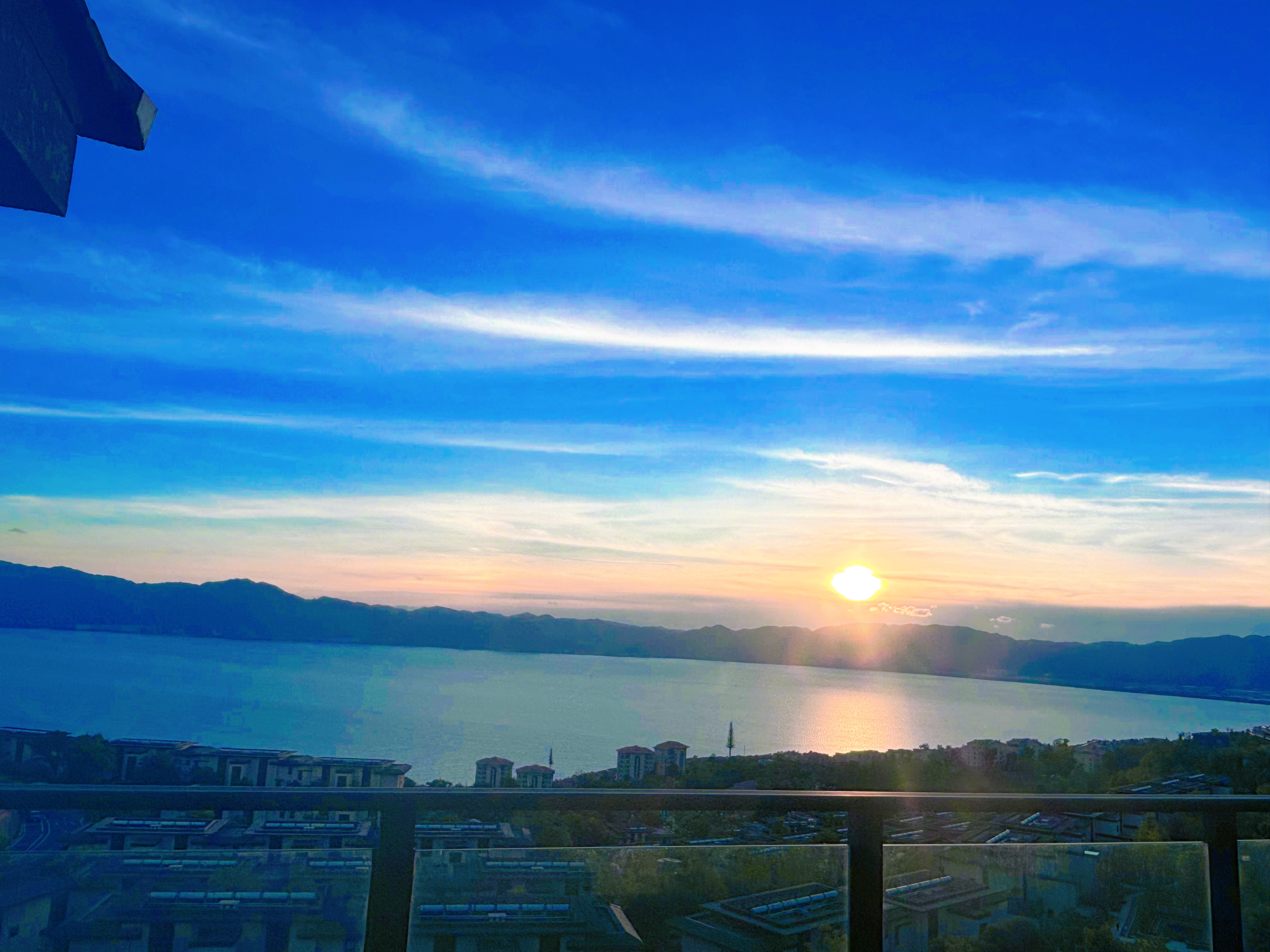 至尊湖景二室二衞套房A（阳台+冰箱+洗衣机+浴缸）