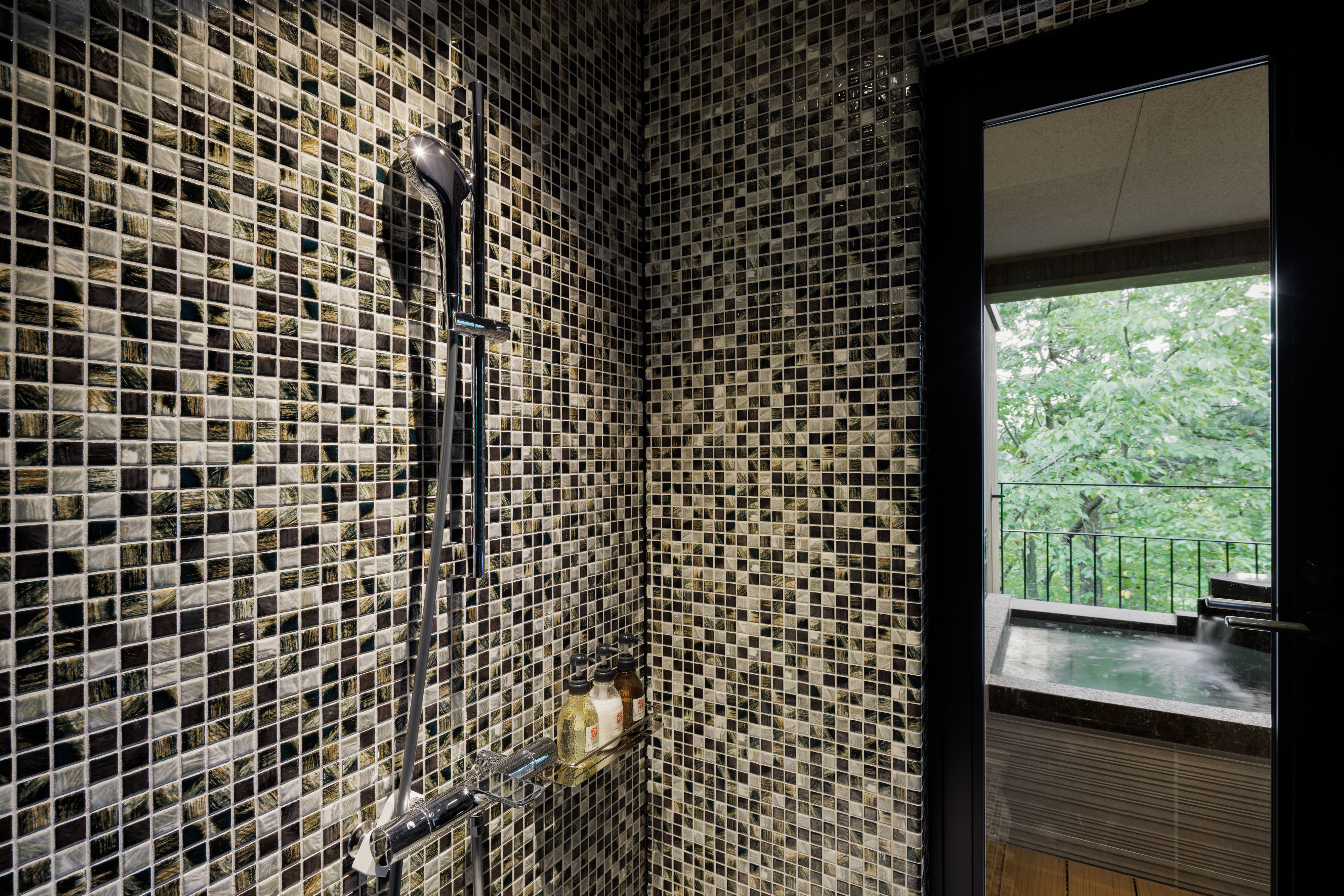 新馆【天城山一侧】附温泉露天浴池（三号馆日西合室房/2张床/带露台）