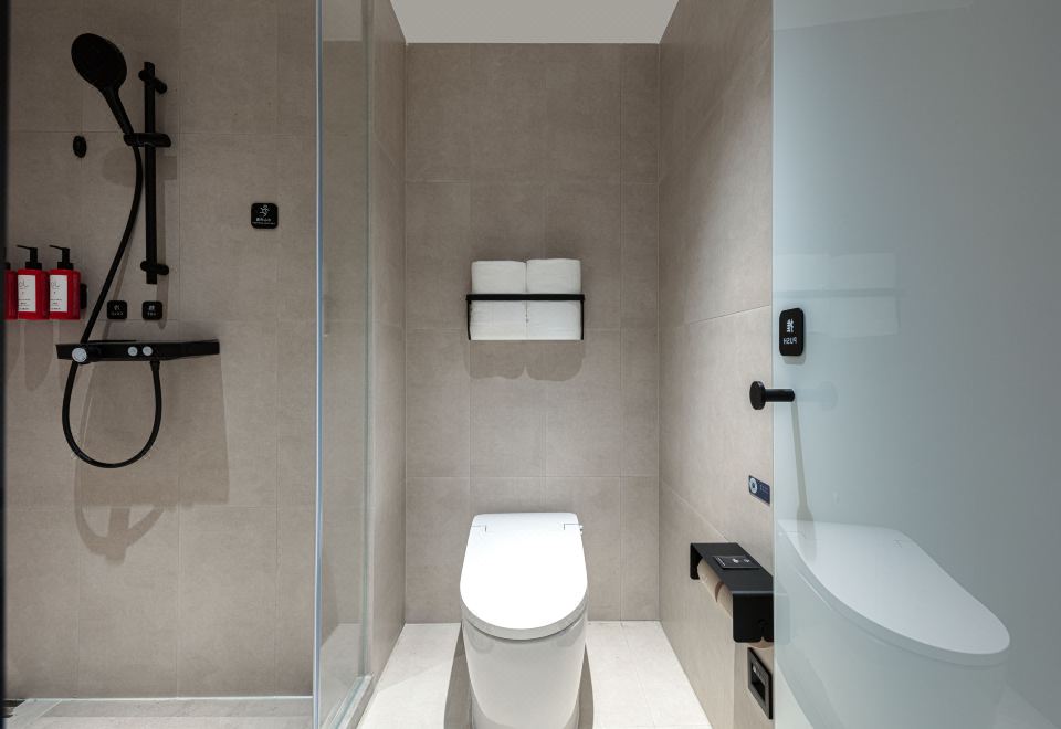 精选大床房（智能投屏+电动马桶+智能音箱）