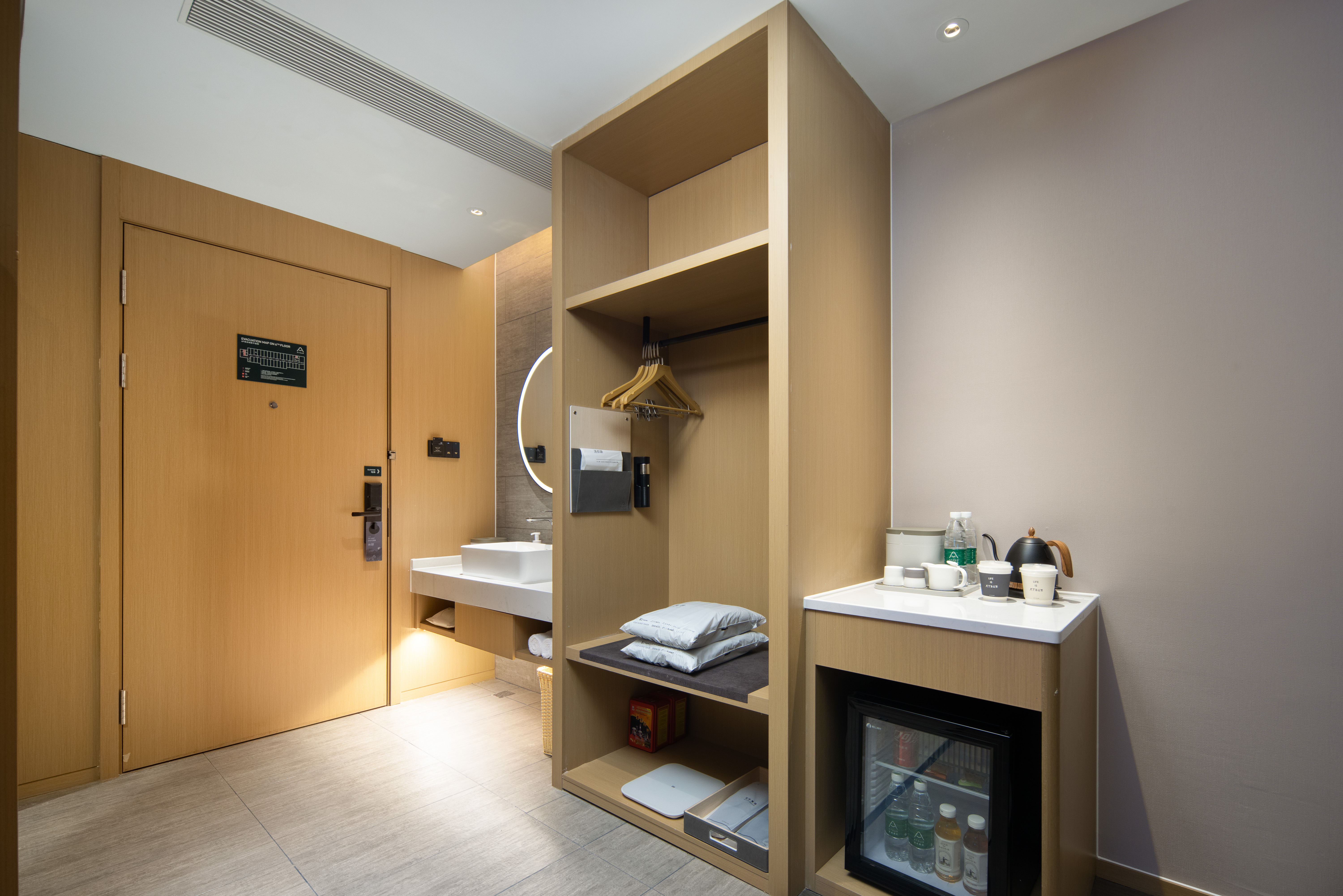 行政大床房【山景+小冰箱+电视投屏】