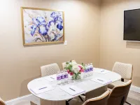 Iris Hotel Boston Hotels in Brookline