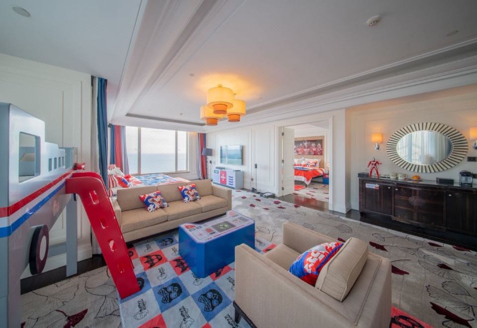 SeaView Garden Hotel QingdaoClassic Ultraman Theme Sea-view Two-Bedroom Suite (Two Double Beds + Two War Chariot Beds)