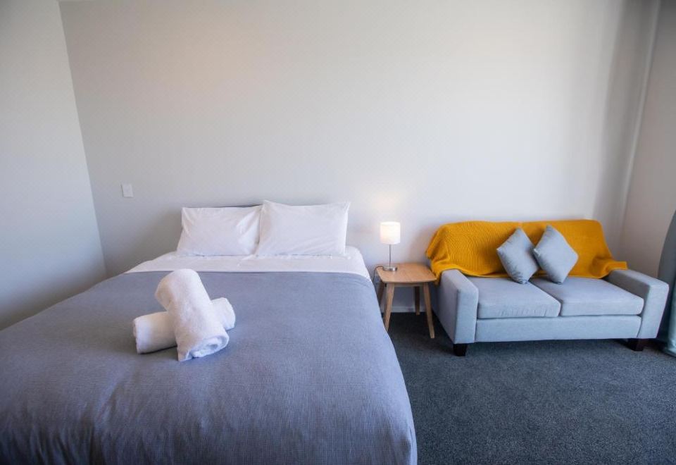 一卧室特大床一室