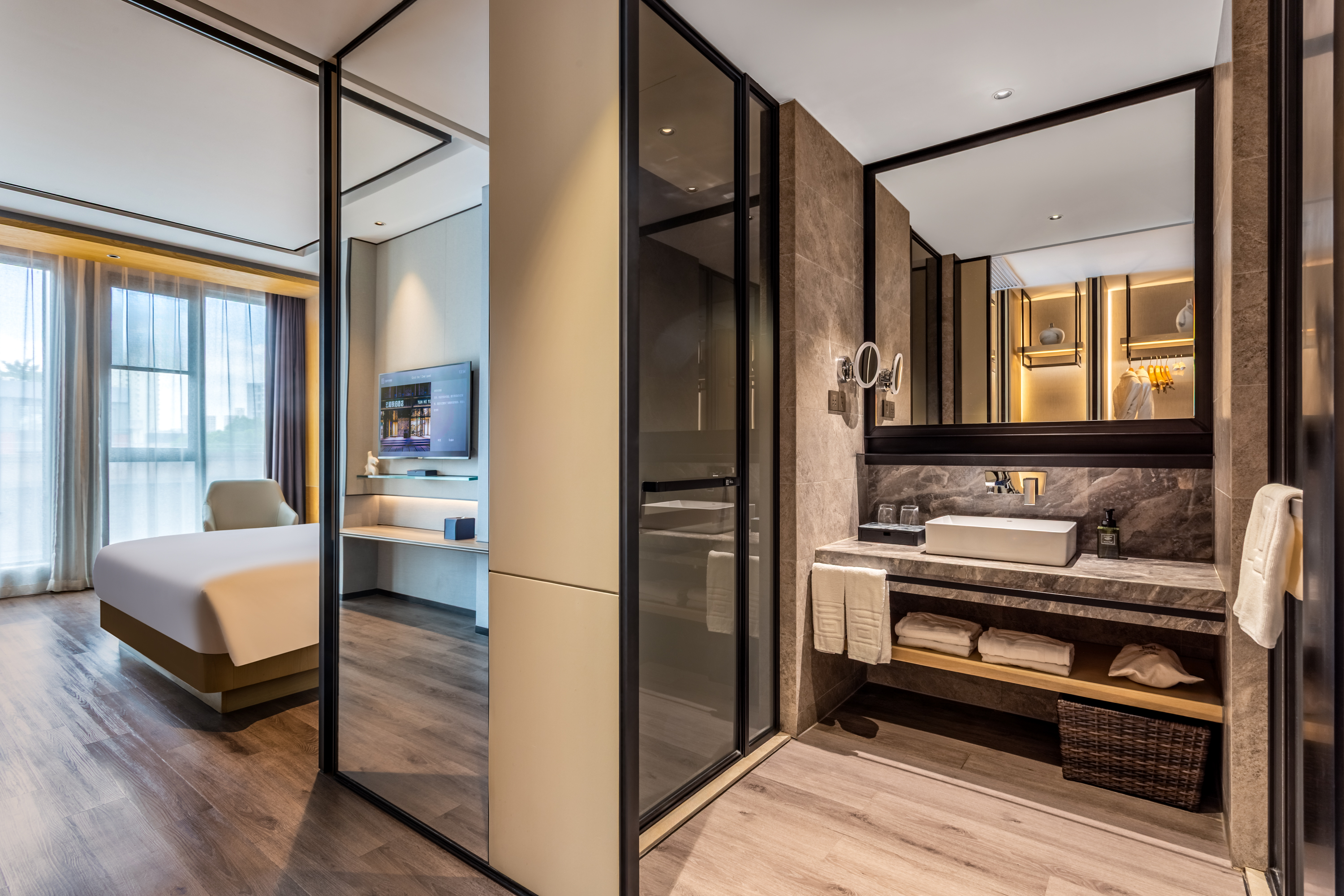 云和大床房（手机投屏+小冰箱+蓝牙音响）