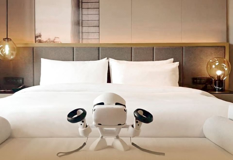 VR主題皇冠高級套房（VR全景游戲+時空漫步+星際影院）