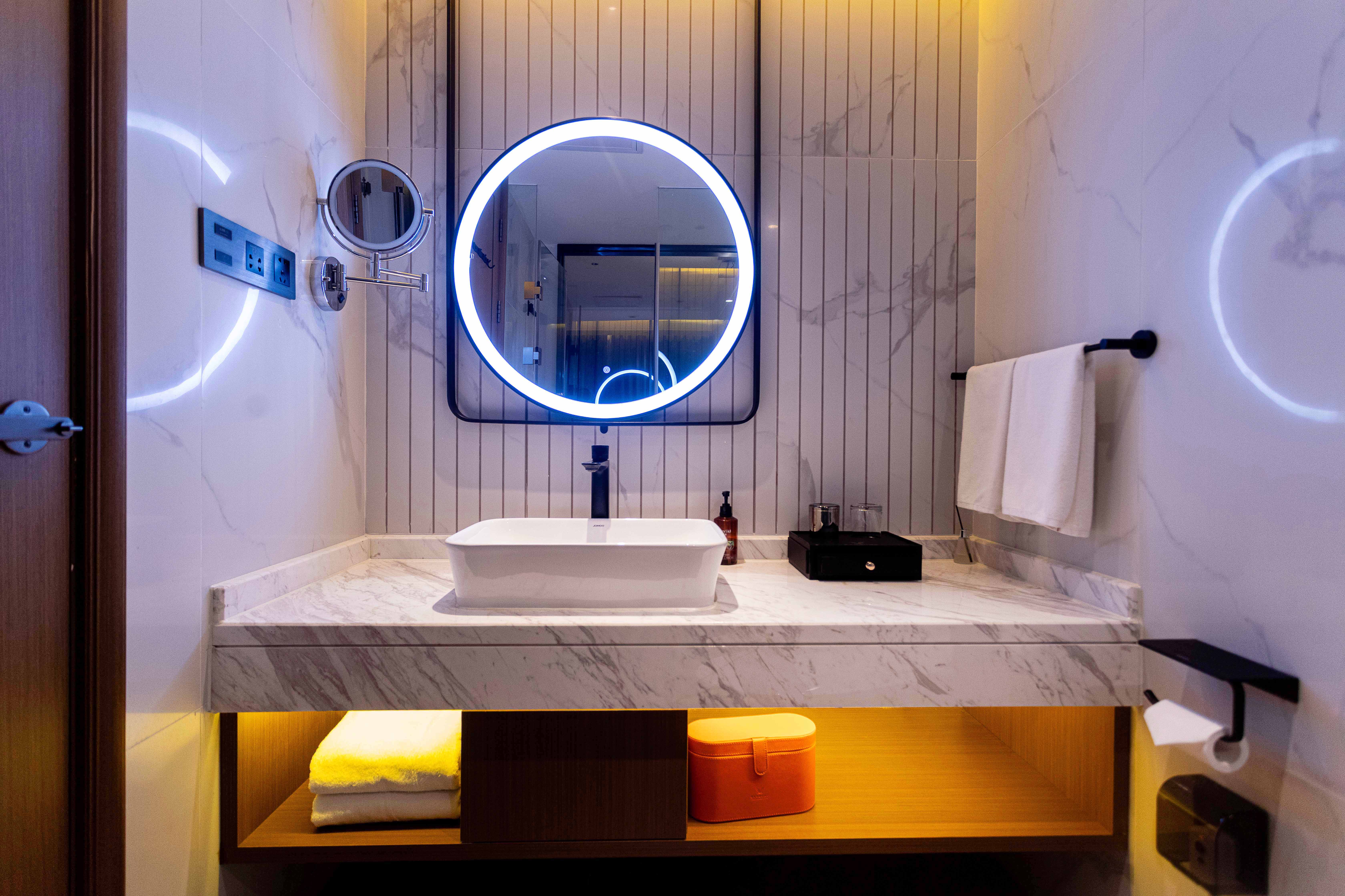 影音大床房【乐享舒适+5.1声道120寸高清大屏】