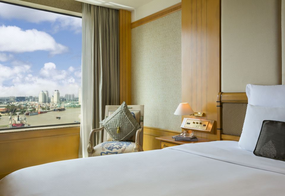 Renaissance Riverside Hotel SaigonPresidential Suite