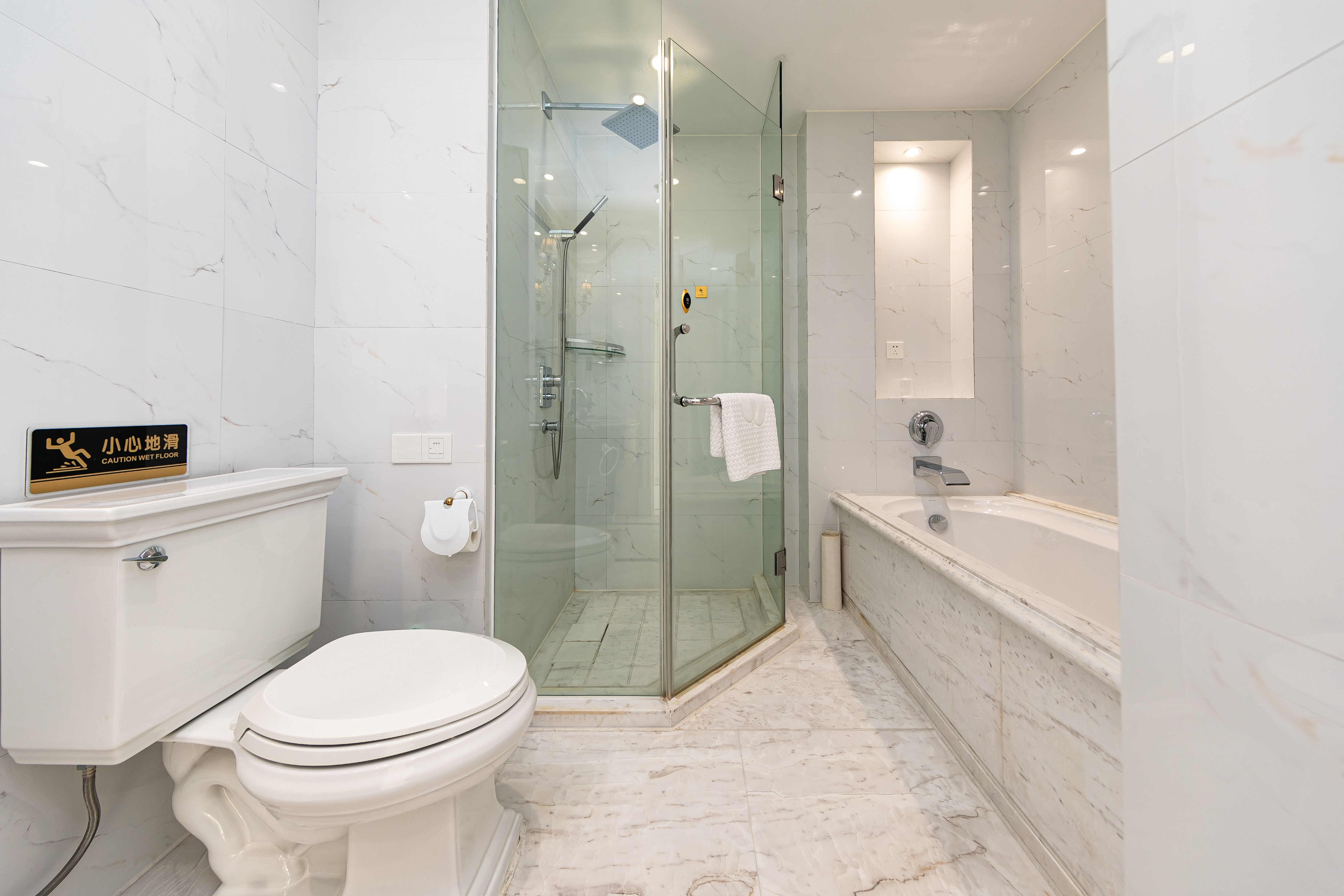 Rezen Hotel Zhoushan Tairu豪华套房（浪漫浴缸+1室1厅）