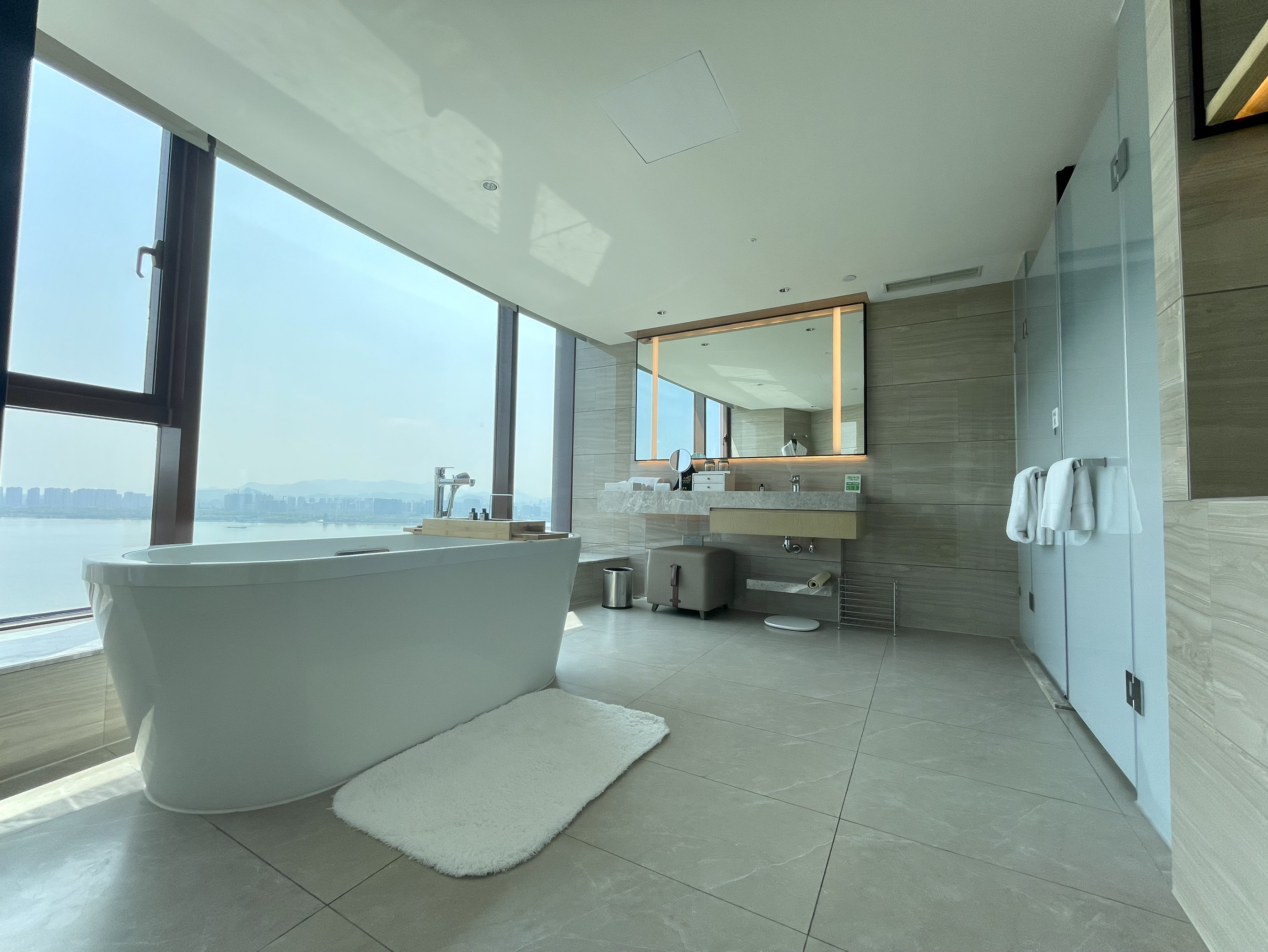 琥珀江景房大床（迷你冰箱+私享coffee机+俯瞰钱塘江）