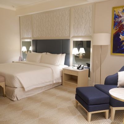 高級客房, 1 張特大床 羅伊斯娛樂場飯店優惠