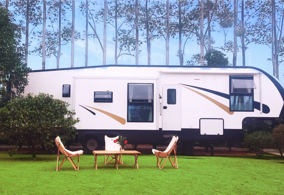 Shanshui Villa HotelLijiang Rustic Luxury | Australian 2-Bedroom 1-Living Room Starry RV