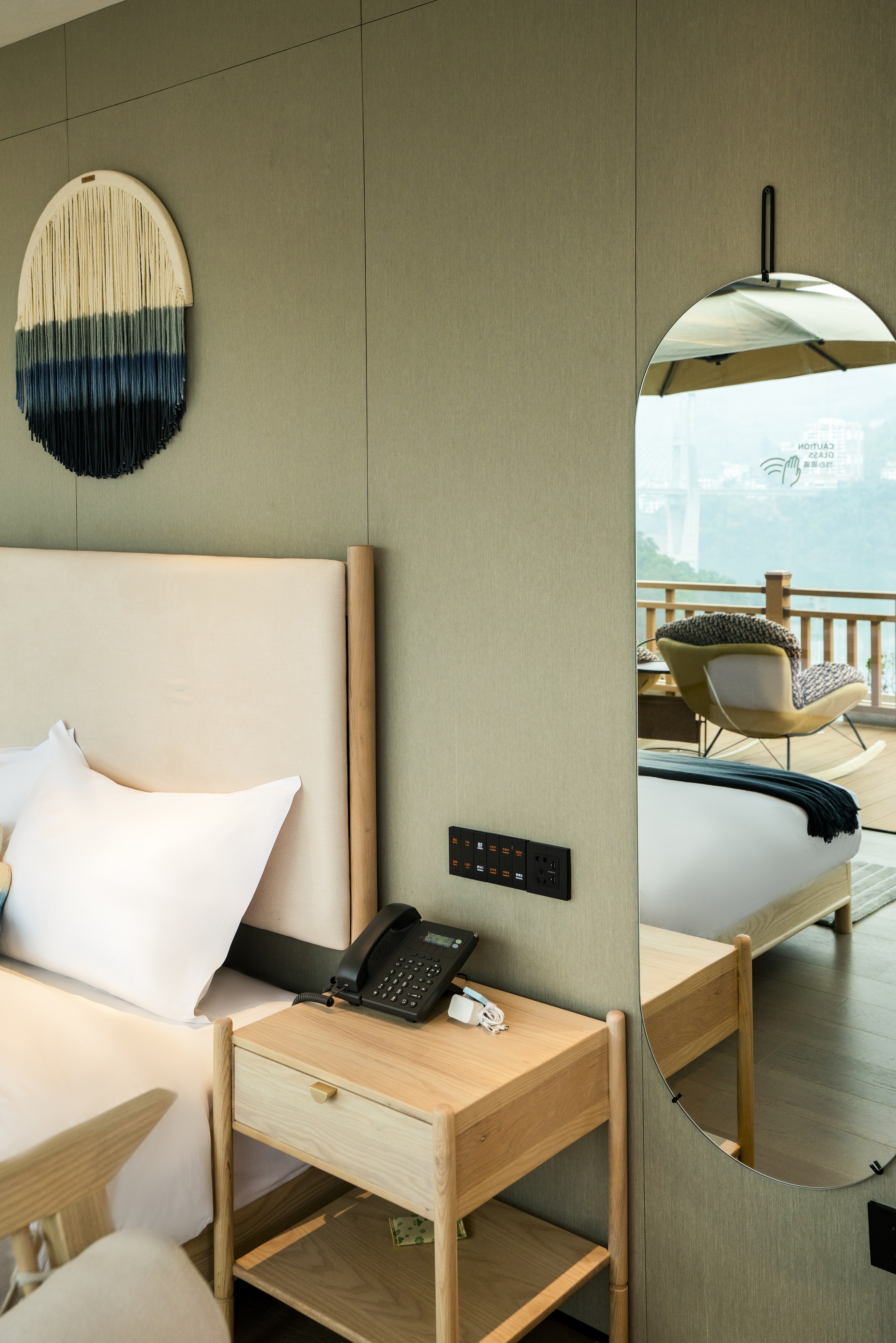 Middle Mountain Hotel江景别墅大床房