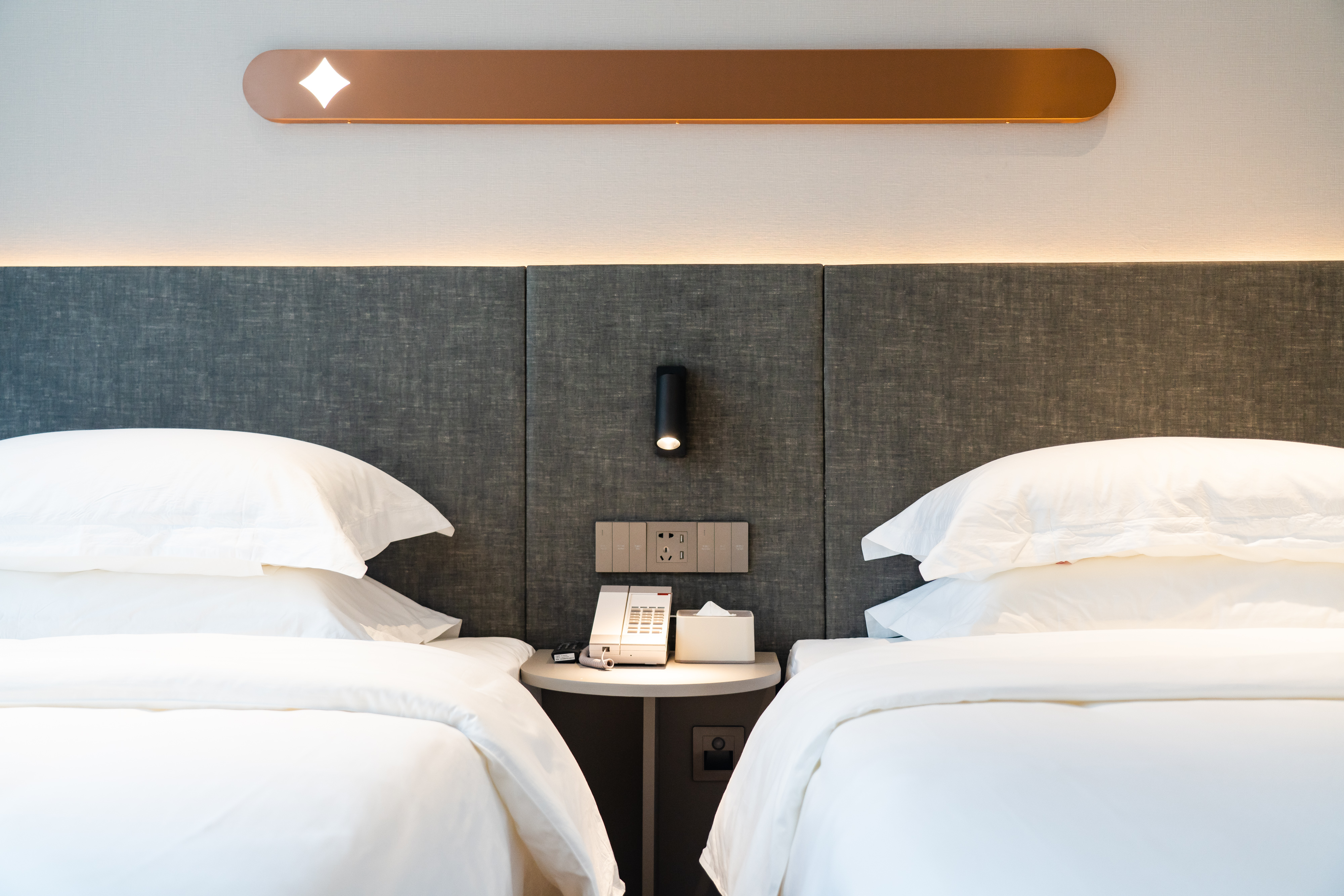 Elong Me Anlai Hotel (Yangzhou Jiangdu Golden Eagle Plaza Wenchang East Road)双床房「简约时尚+畅享阳光房+可投屏电视」