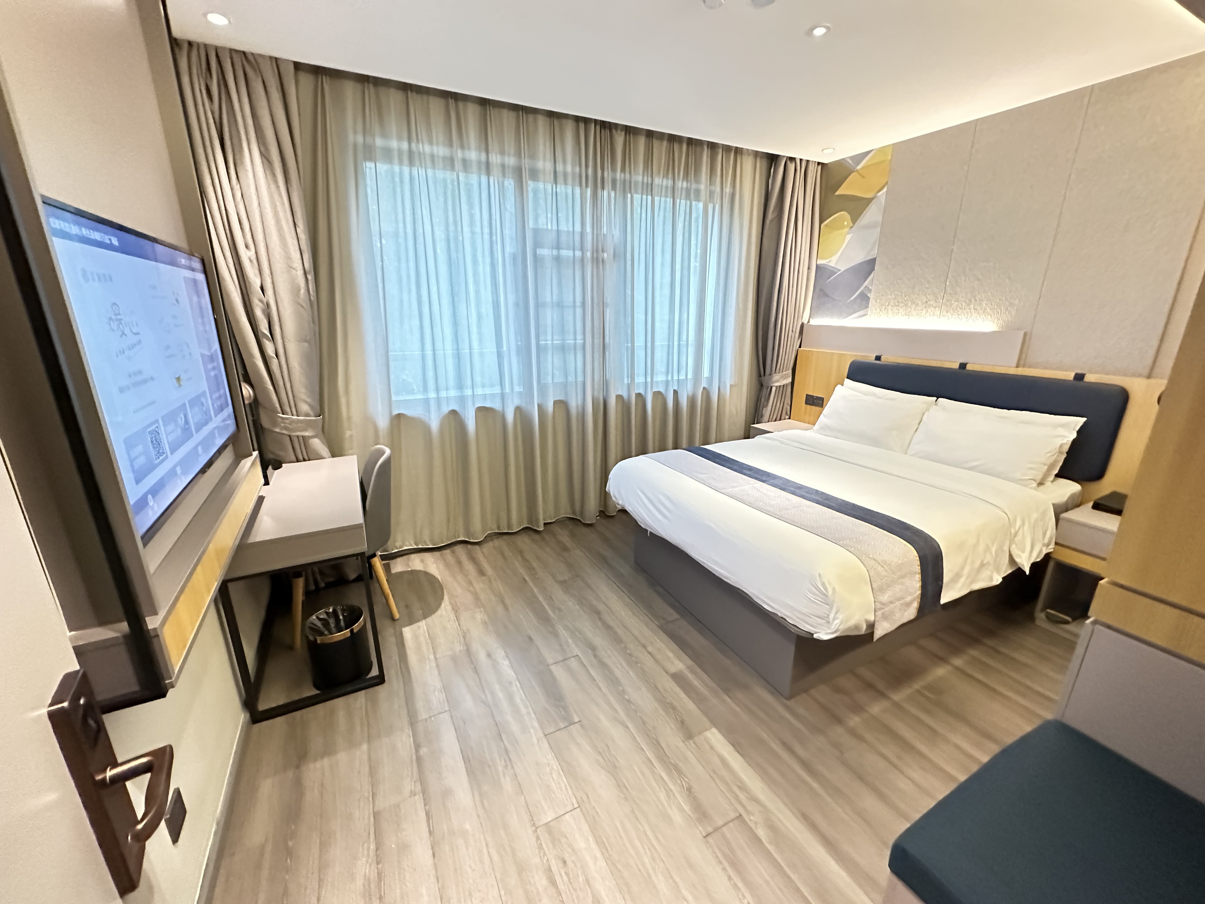 大床房（市政地暖开放+电视投屏+梦百合0压枕）