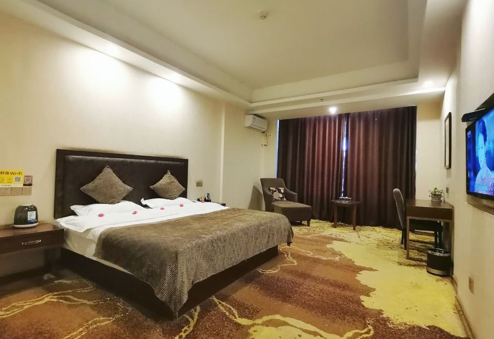 假日阳光大床房（双空调+零压乳胶舒适床垫）