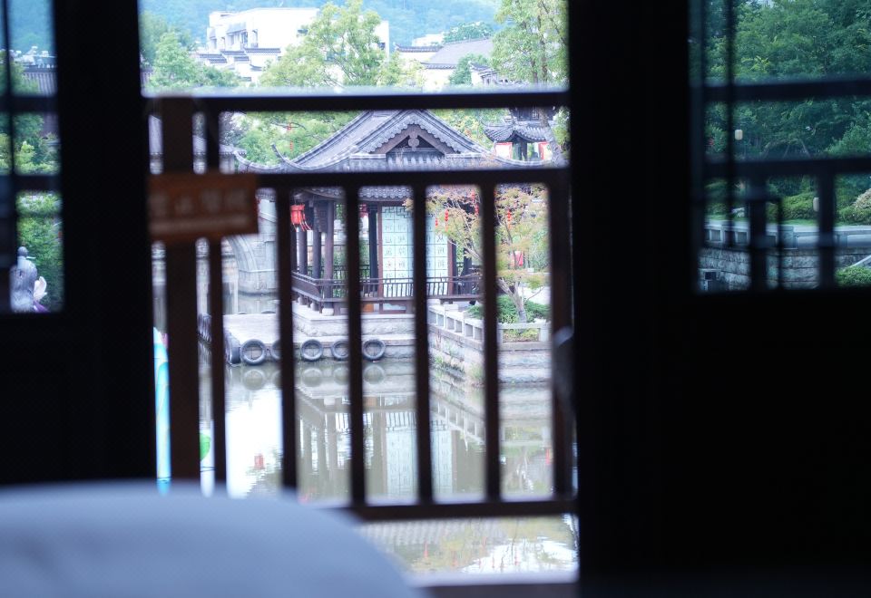 Zhenhu Homestay (Jiandemeicheng Ancient Town)Longshan Street|Lake View Terrace Parent-Child Loft Family Room