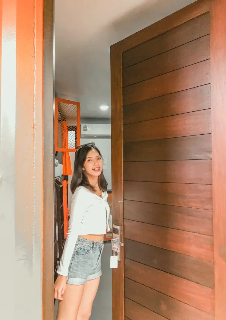 ห้องพักรวมหญิง 8 เตียง