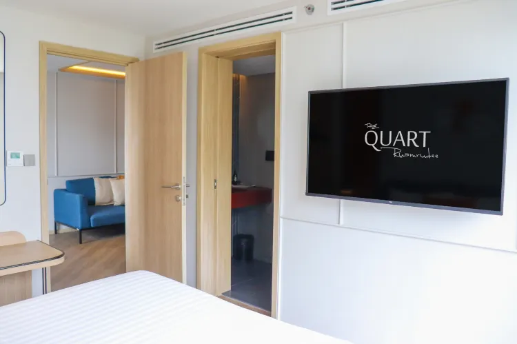 ห้องสวีทสองห้องนอนพร้อมระเบียง