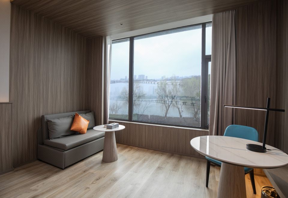 Century International Convention Center (Baijia Lake 1912)Exquisite Lake-view Standard Room (Electric Curtains + Smart Toilet + Bathroom With Dry-Wet Separation)