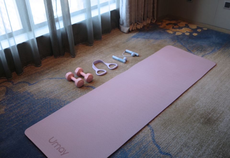 活力健康房-瑜伽墊-跳繩-啞鈴-彈力帶