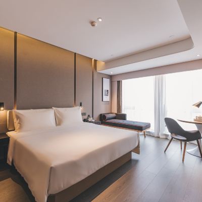 珍寶豪華大床房（手機投屏＋深睡床品＋小冰箱） 上海徐家匯天鑰橋亞朵S飯店優惠