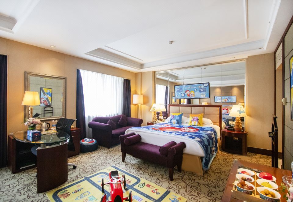 Chengdu Taihe International HotelKuya Pig Hero Car Themed Family Suite