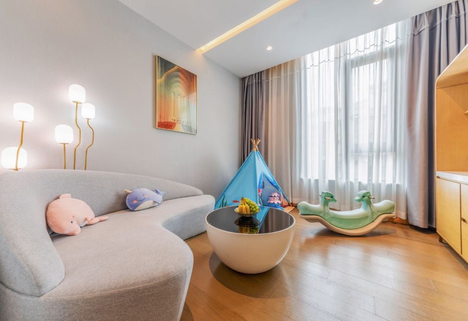 Serene·太空遨游亲子双床套房「婴儿床+小童跷跷板」