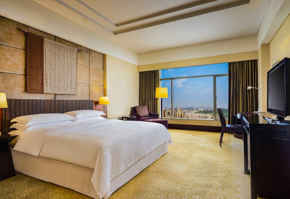 Sheraton Hotel DongguanElegant King Bed Room