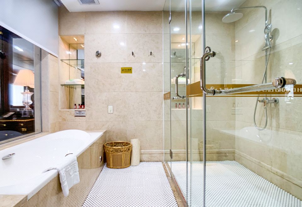 大使套房（全屋智能+85寸投屏电视+康养小屋）