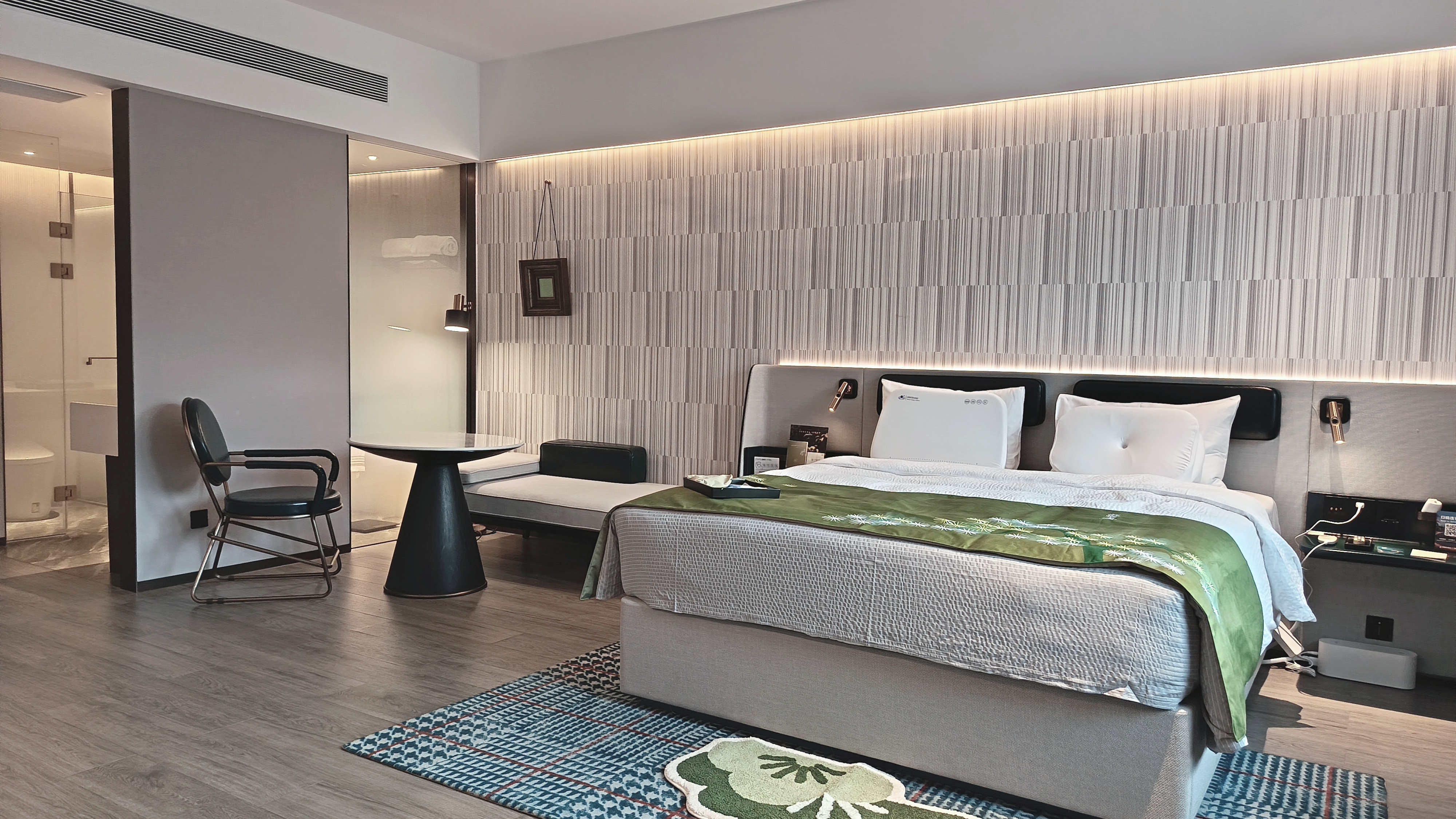 舒睡大床房（按摩助眠床垫+护颈深睡枕头+舒睡锦囊）