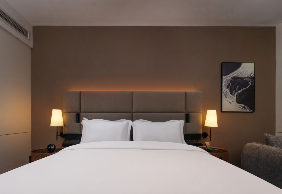 Queen Room With City View