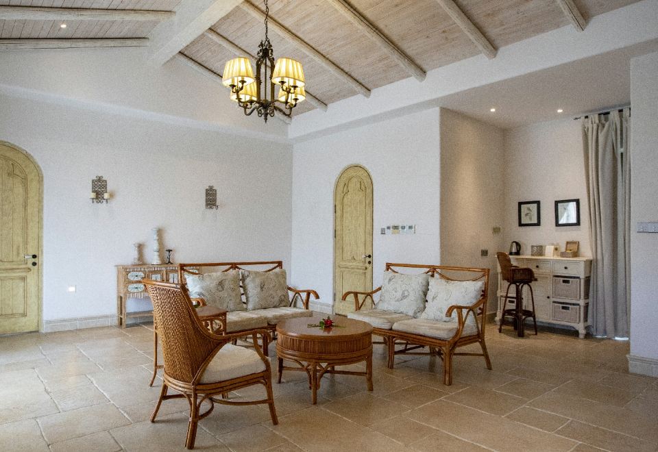 Xikang Yunshe Wellness & Resort HainanVintage Castle Suite (Double Bed)