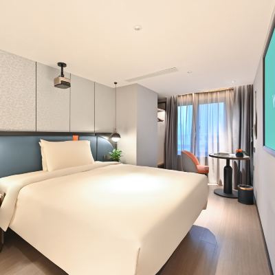 高級舒適大床房（裸棉床品+智能投屏） 上海南京西路亞朵X飯店優惠