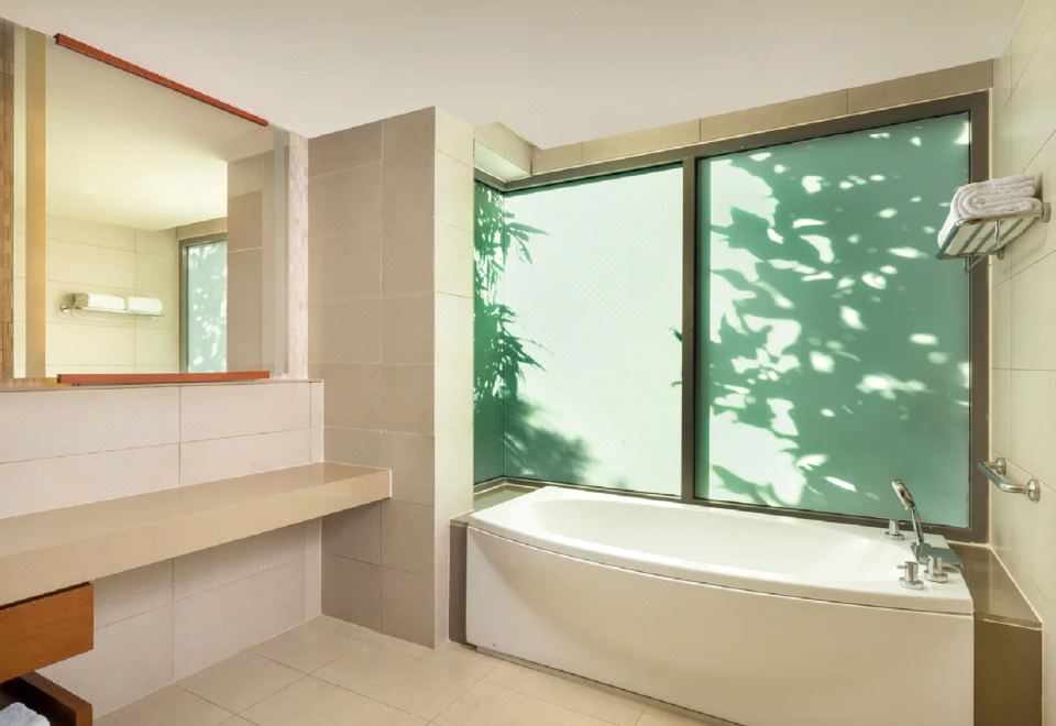 The Westin Siray Bay Resort & Spa, Phuket1 Queen Bed And 1King Bed, Guest Room