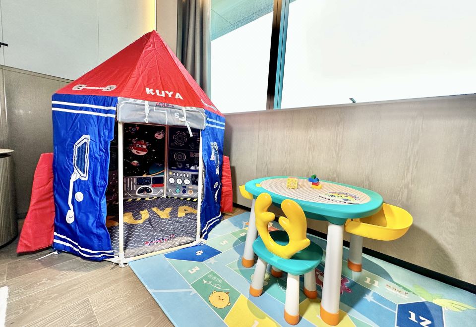 Yangzi River International Conference CenterSuper Wings Space Theme Twin Room