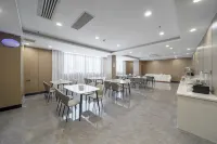 Yeste Hotel (Wuzhou Teng County Hedong Cultural Square)