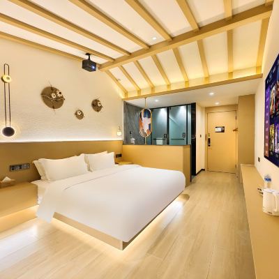 聆溪-日式大床房（智能客控+乳膠床墊+愛奇藝VIP會員隨便看） 品美居溫泉影院飯店（都江堰景區南橋店）優惠