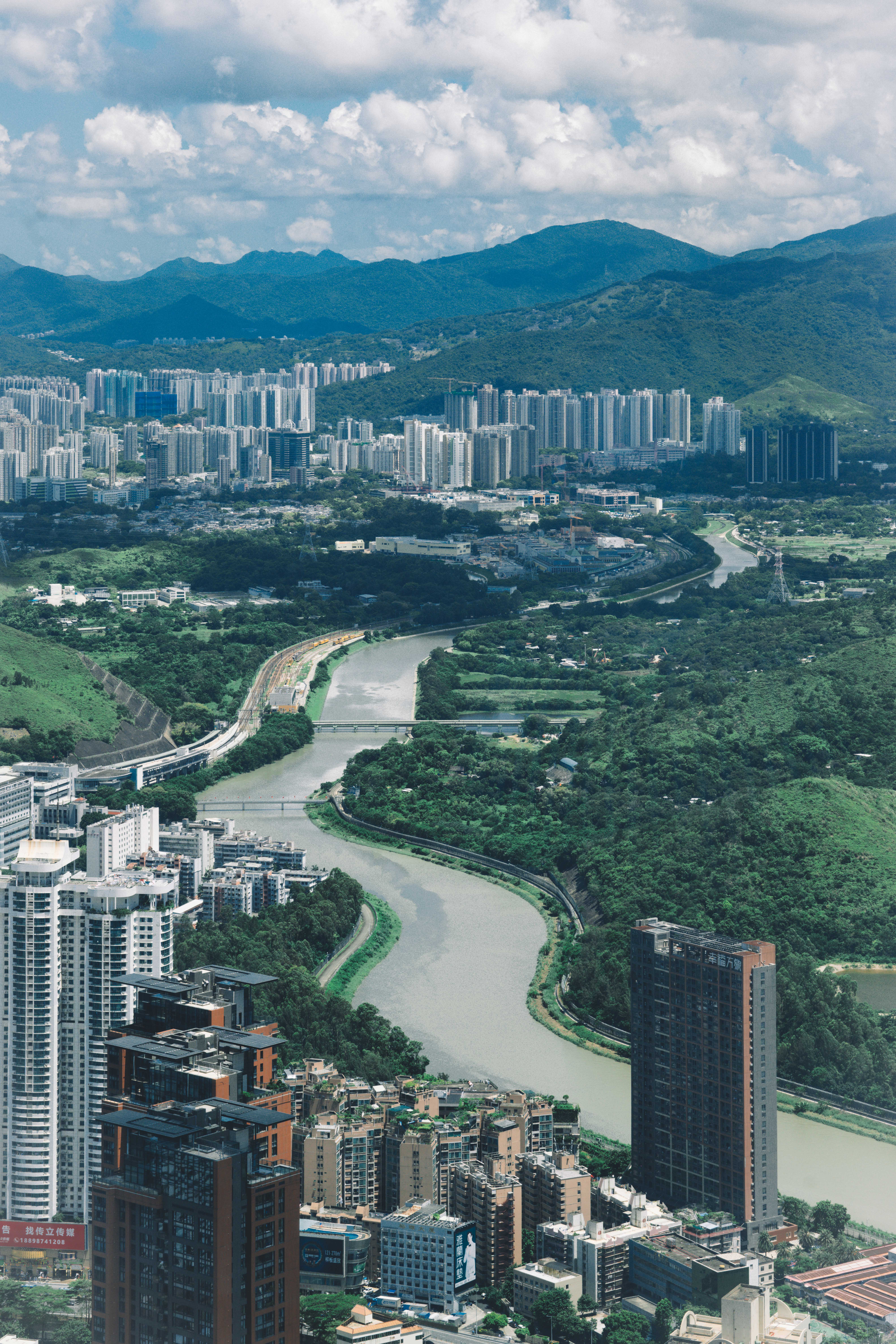 The St. Regis Shenzhen尊贵豪华悠景双床房 ?遥看宽域空间与璀璨景致交织?