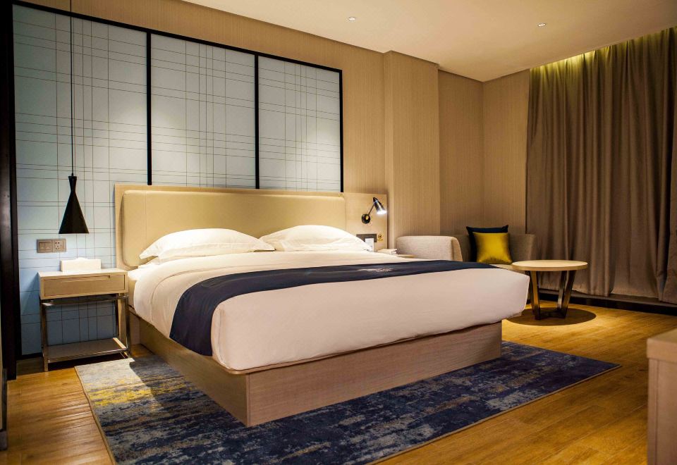 高级大床房[落地窗+市中心景观+悠享办公+阳光通透]