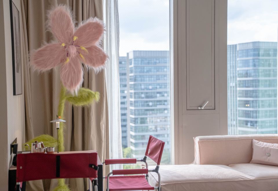 城市探趣主題豪華大床房