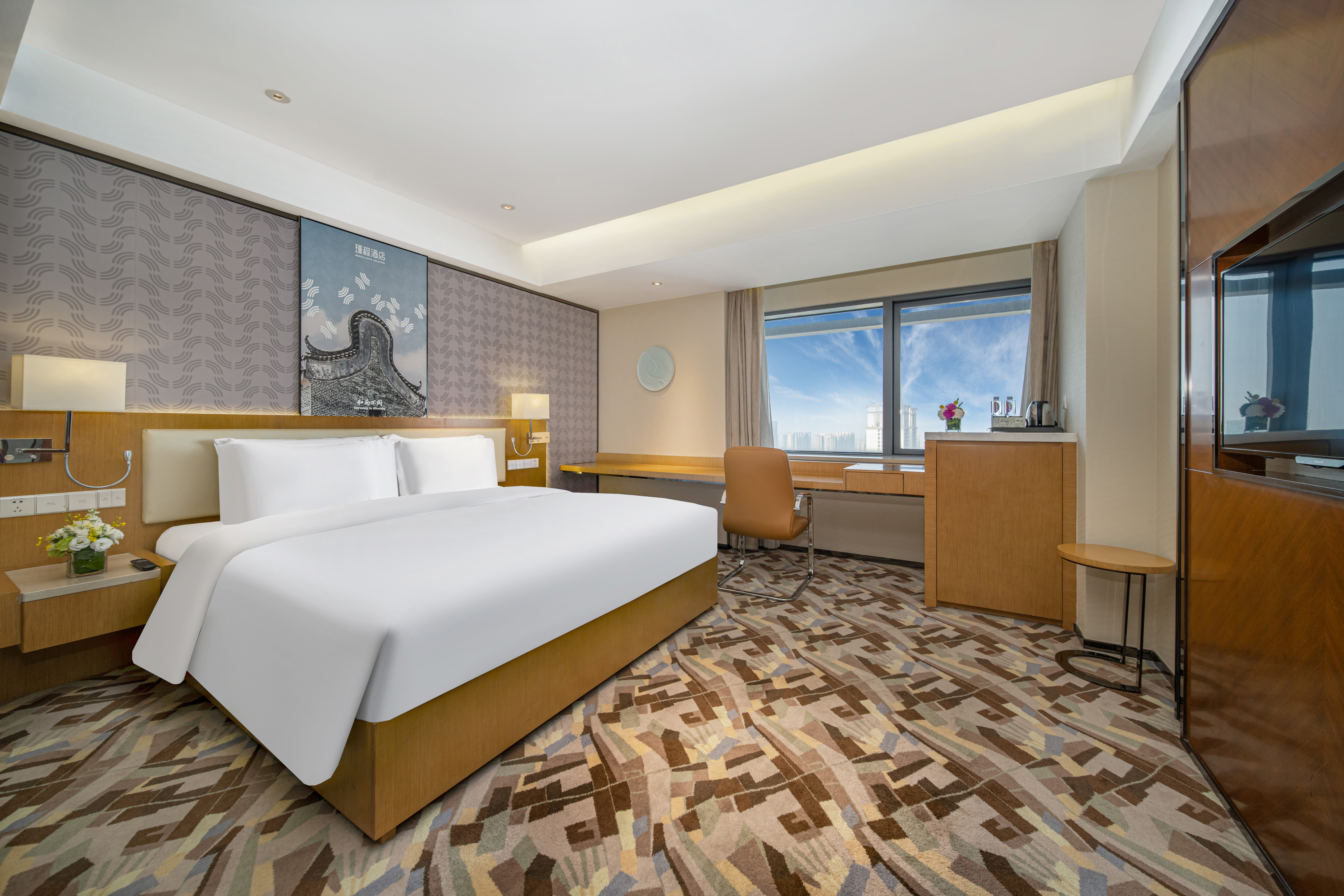 高级大床房（俯仰城景+零压护颈高低枕+防蟎亲肤布草）