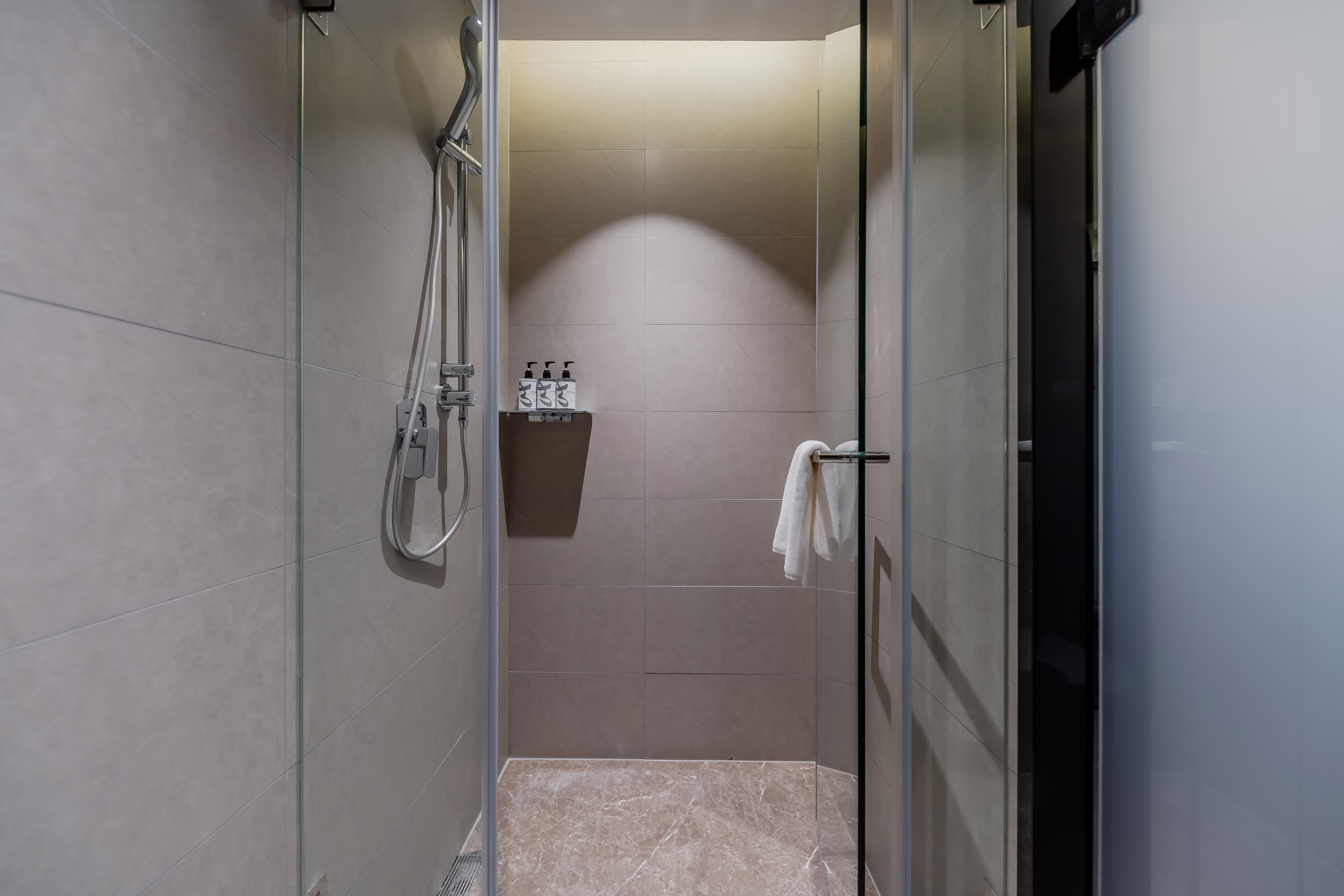 安心睡0压大床房（智能客控+手机投屏+徕芬吹风机）